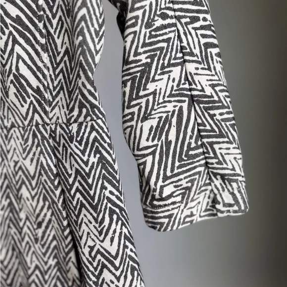 Cabi Peacoat Jacket Sz XS Zig Zag Ponte Knit style #3034 Zebra EUC Artsy Buttons - Picture 11 of 16